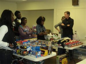 giftwrapping-at-colalition-forthehomeless480_360_csupload_53171337